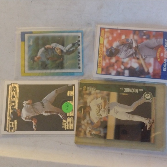 Assorted Baseball Trading Cards Collection - Picture 4 of 4